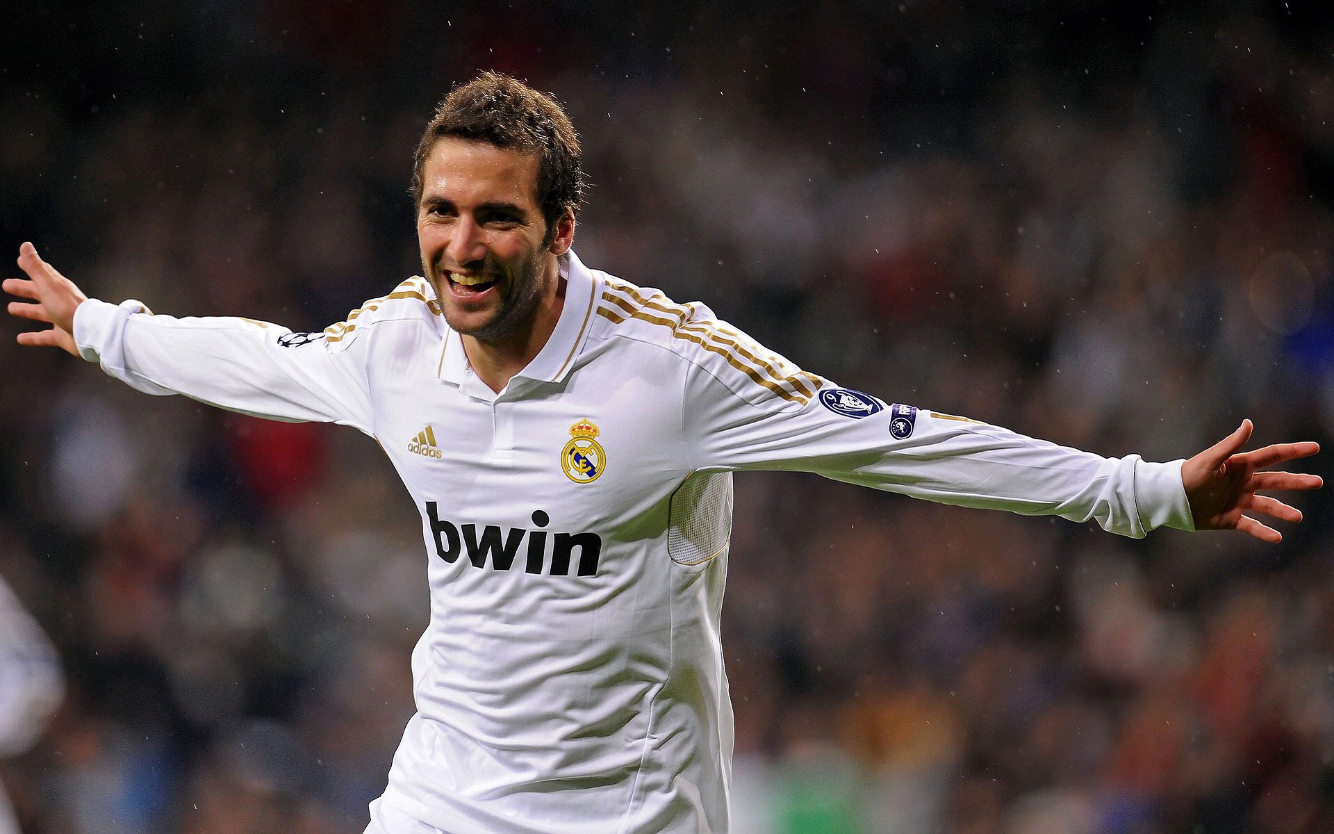 《FIFA》“足球梦想”盛典，虚拟足球引领新纪元！